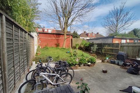 1 bedroom in a house share to rent, NORTH CIRCULAR ROAD, NEASDEN, LONDON NW10