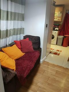 1 bedroom in a house share to rent, BRAMBLE GARDENS, EAST ACTON, LONDON W12