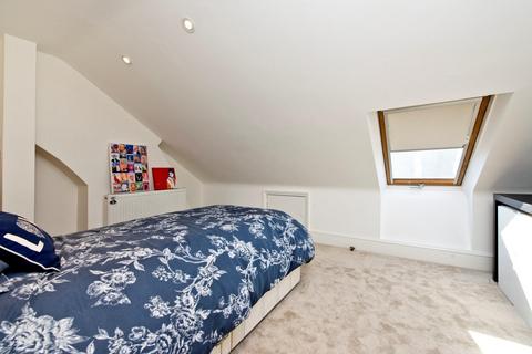 3 bedroom flat to rent, Lochaline Street, Hammersmith, London, W6