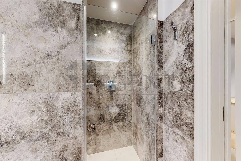Main ensuite