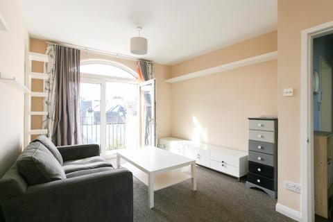 1 bedroom flat to rent, Browns Close, Old Town, Edinburgh, EH8