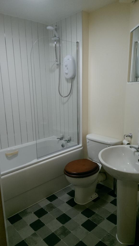 Main Bathroom
