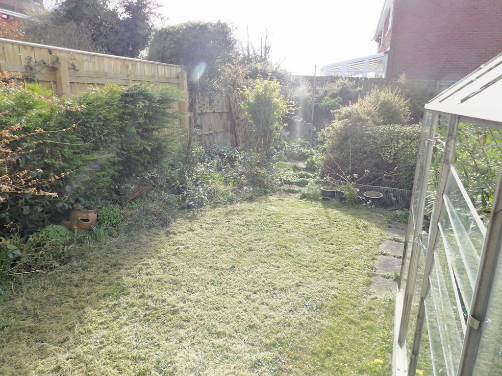 Harton Rise, Harton, South Shields, Tyne and Wear, NE34 6DY 2 bed semidetached house £85,000