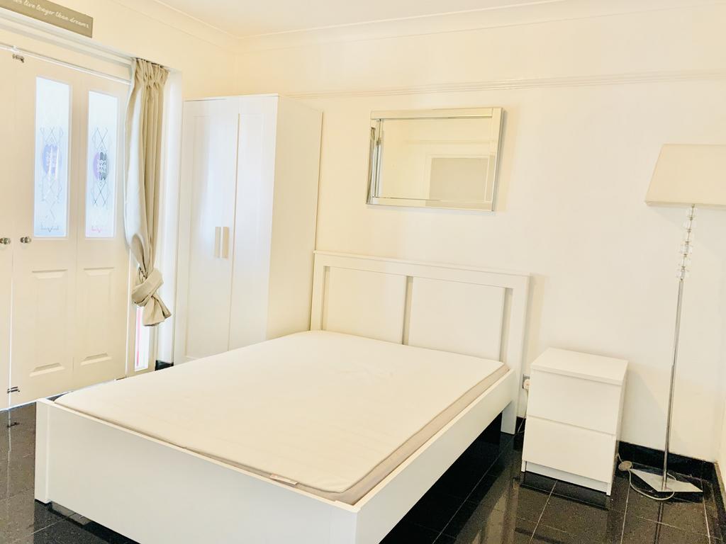 Southview Road, Loughton IG10 1 bed in a house share to rent £800 pcm