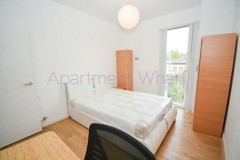 1 bedroom in a flat share to rent, Cambridge Avenue    (Kilburn Park), London, NW6