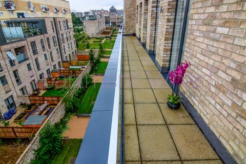 1 bedroom in a flat share to rent, Cambridge Avenue    (Kilburn Park), London, NW6