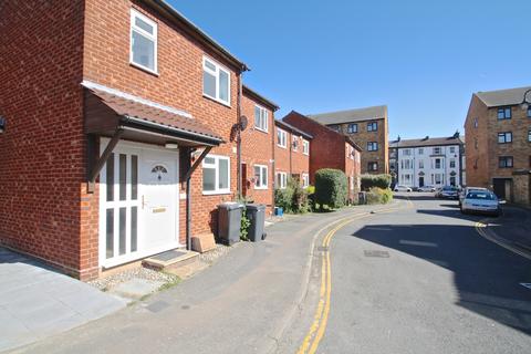 2 bedroom end of terrace house to rent, Brunel Close, London SE19