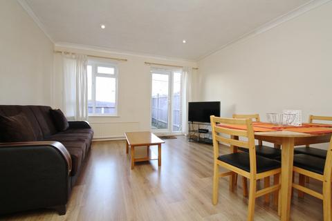 2 bedroom end of terrace house to rent, Brunel Close, London SE19