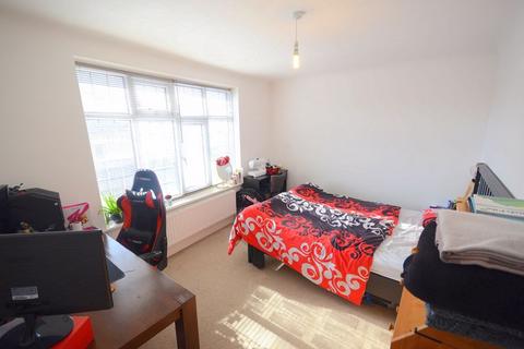 2 bedroom flat to rent, 307 Charminster Road, Bournemouth BH8