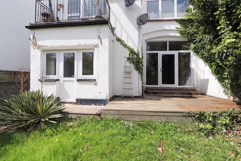 1 bedroom apartment for sale, Palmeira Avenue, Westcliff-On-Sea