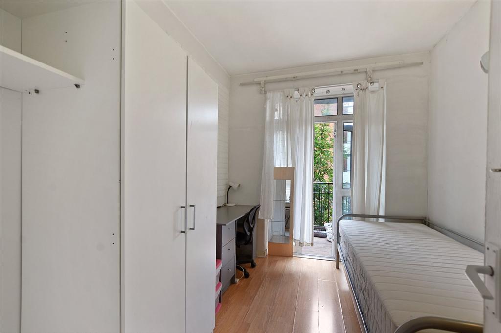 4th Bed/ Reception