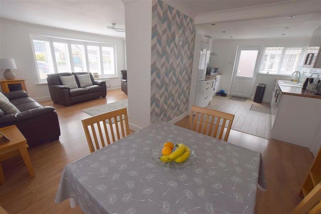 Waldorf Road, Cleethorpes, North East Lincolnshire 3 bed detached