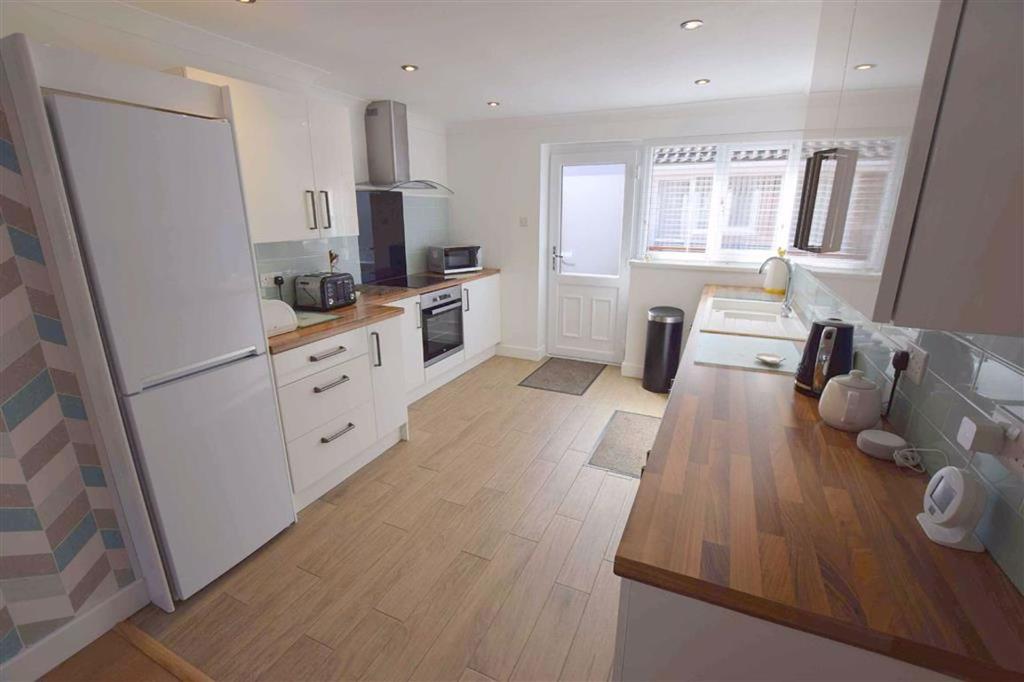 Waldorf Road, Cleethorpes, North East Lincolnshire 3 bed detached