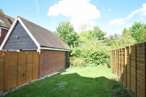 2 bedroom semi-detached house to rent, Lewknor Close, Lewknor