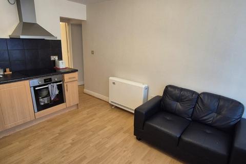 2 bedroom flat to rent, Curzon Avenue, M14 5PU