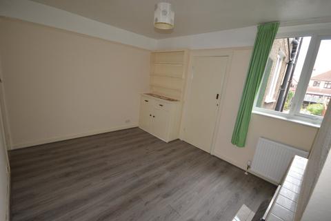 2 bedroom terraced house to rent, Hallford Way, Dartford, DA1