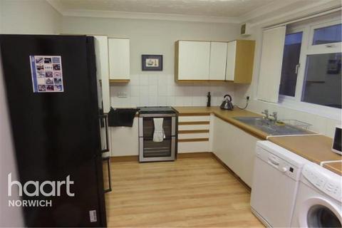 2 bedroom terraced house to rent, SPENCER ROAD, NR6