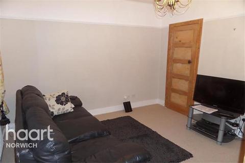 2 bedroom terraced house to rent, SPENCER ROAD, NR6