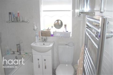 2 bedroom terraced house to rent, SPENCER ROAD, NR6