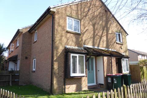 1 bedroom terraced house to rent, Oakfields, Crawley