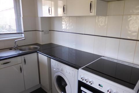 1 bedroom terraced house to rent, Oakfields, Crawley