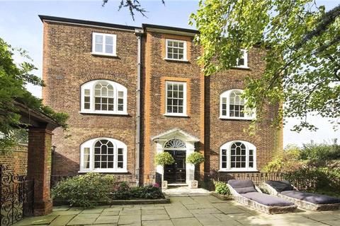 6 bedroom house to rent - Park House, Hampton Court Road, Surrey, KT8