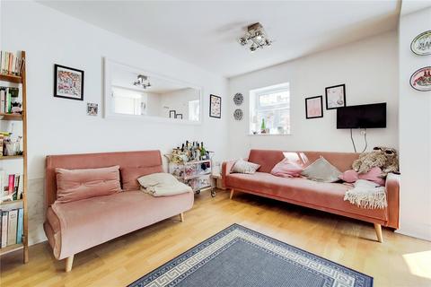 2 bedroom flat to rent, Thorparch Road, London