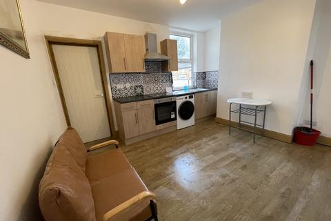 2 bedroom flat to rent, 26 Ronald Road Flat 1, Doncaster DN4
