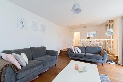 2 bedroom flat for sale, Treryn Heights, Godalming GU7