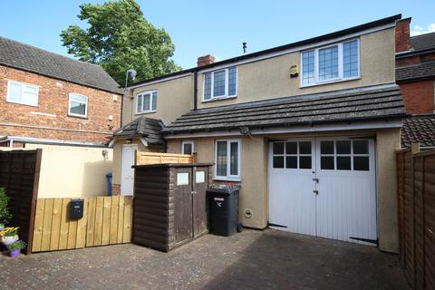 2 bedroom end of terrace house to rent, Duke Street, Kettering NN16