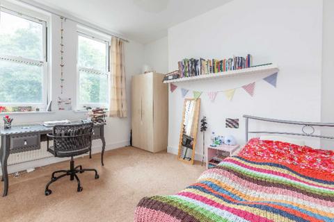 2 bedroom flat to rent, Market Road, London N7