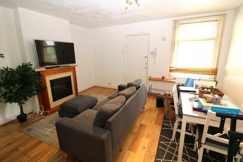1 bedroom apartment to rent, Falkland Road, Dorking, RH4