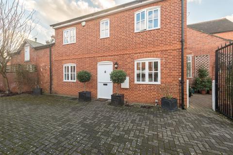 2 bedroom mews to rent, Barlows Mews, Henley-on-Thames, Oxfordshire, RG9