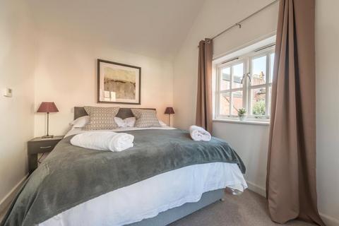 2 bedroom mews to rent, Barlows Mews, Henley-on-Thames, Oxfordshire, RG9