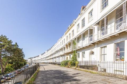 3 bedroom apartment to rent - Royal York Crescent, Bristol