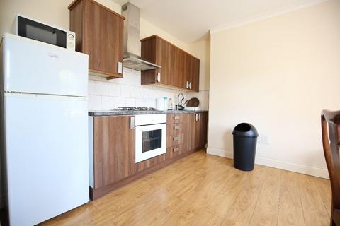 3 bedroom flat to rent, London E15