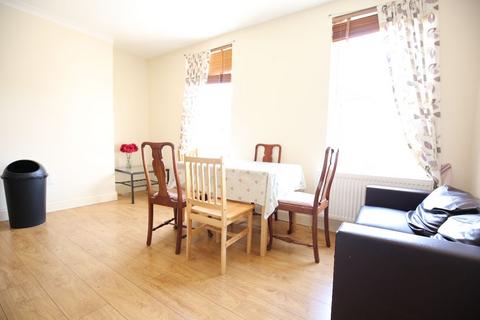 3 bedroom flat to rent, London E15