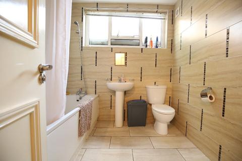 3 bedroom flat to rent, London E15