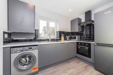 2 bedroom flat to rent, 139 Queens Crescent, London NW5