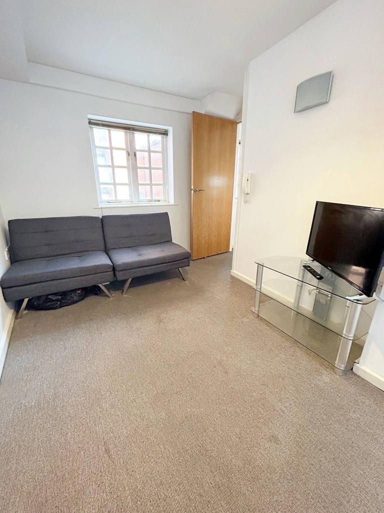 Apartment in West Street, Sheffield - View 3