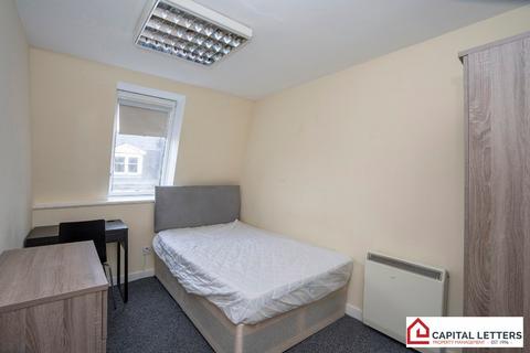 3 bedroom flat to rent, Murray Place, Stirling FK8