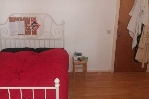 1 bedroom in a flat share to rent, DANES HOUSE , SUTTON WAY, NORTH KENSINGTON, LONDON W10