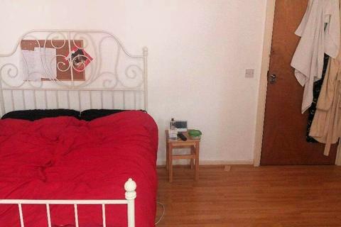 1 bedroom in a flat share to rent, DANES HOUSE , SUTTON WAY, NORTH KENSINGTON, LONDON W10