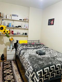 1 bedroom in a flat share to rent, DANES HOUSE , SUTTON WAY, NORTH KENSINGTON, LONDON W10