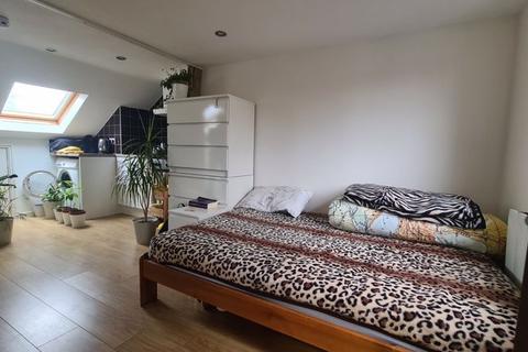 Studio to rent, Bruce Castle Road, Seven Sister N17