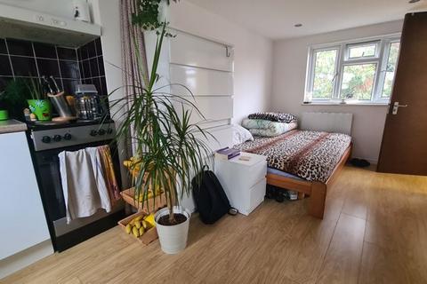 Studio to rent, Bruce Castle Road, Seven Sister N17