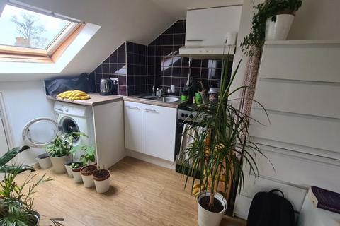 Studio to rent, Bruce Castle Road, Seven Sister N17