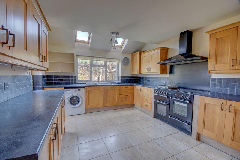 Dunsley Crescent, Whitby 3 bed semidetached house £850 pcm (£196 pw)