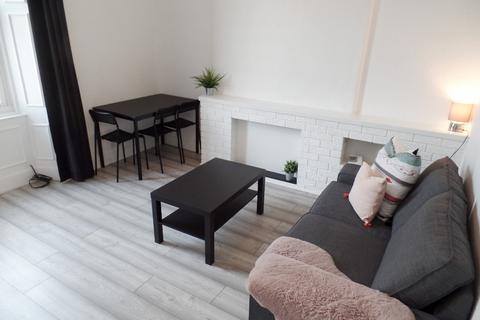 2 bedroom flat to rent, Portland Street, Leith, Edinburgh, EH6