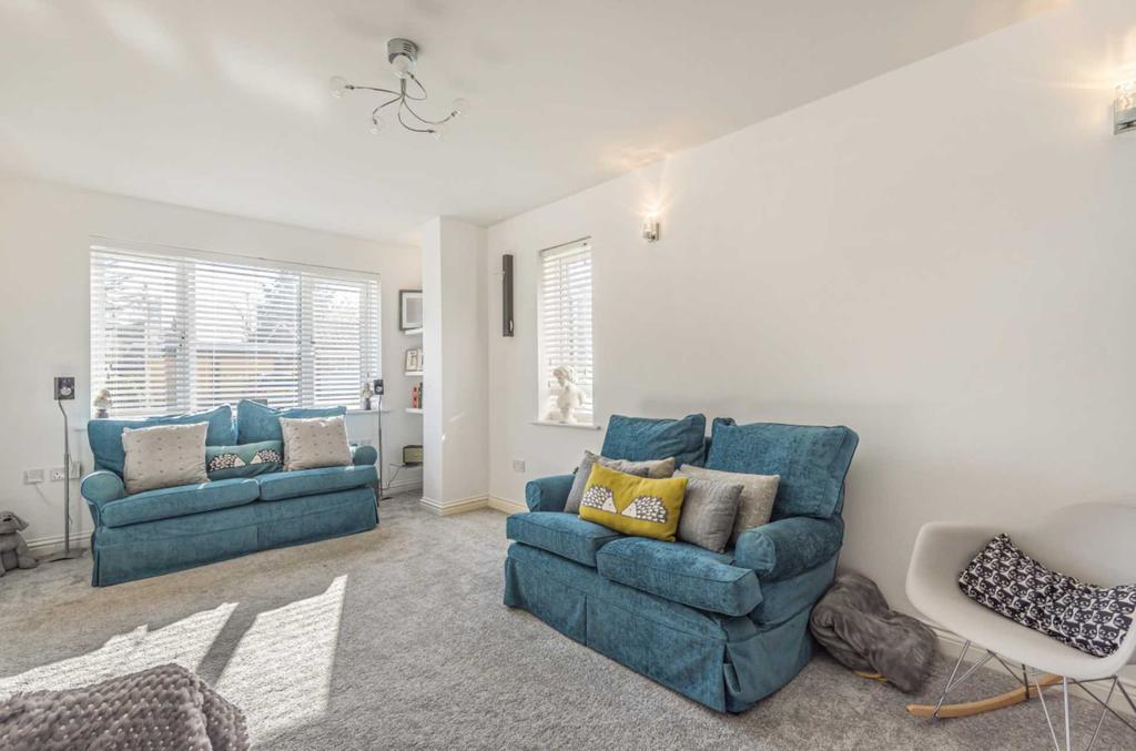 King Edward Road, Bedford 4 bed detached house £450,000